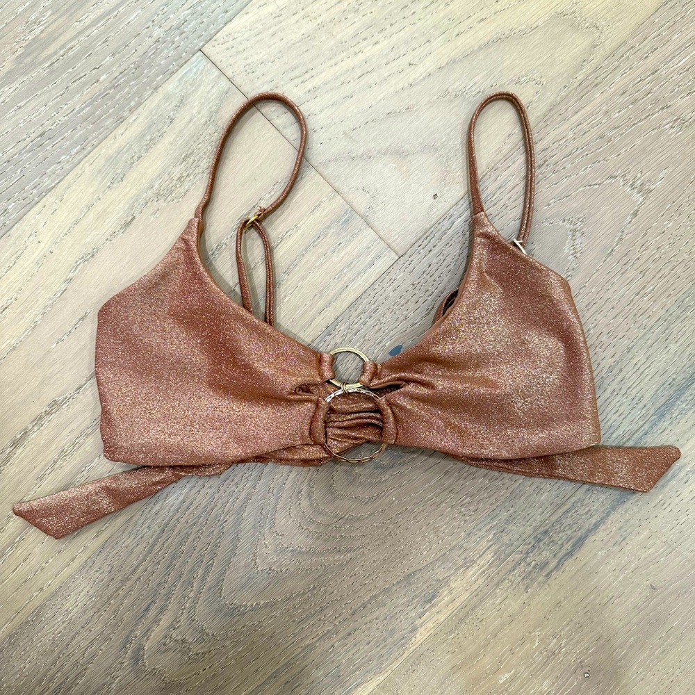 NWT: BEACH BUNNY BIKINI TOP